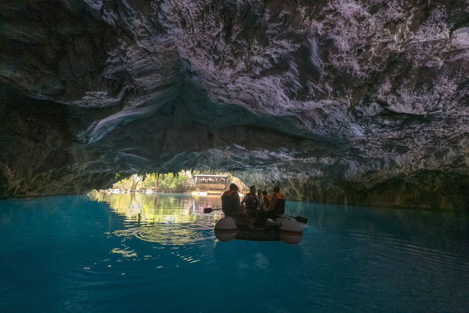 Antalya  Cuevas de Altınbeşik