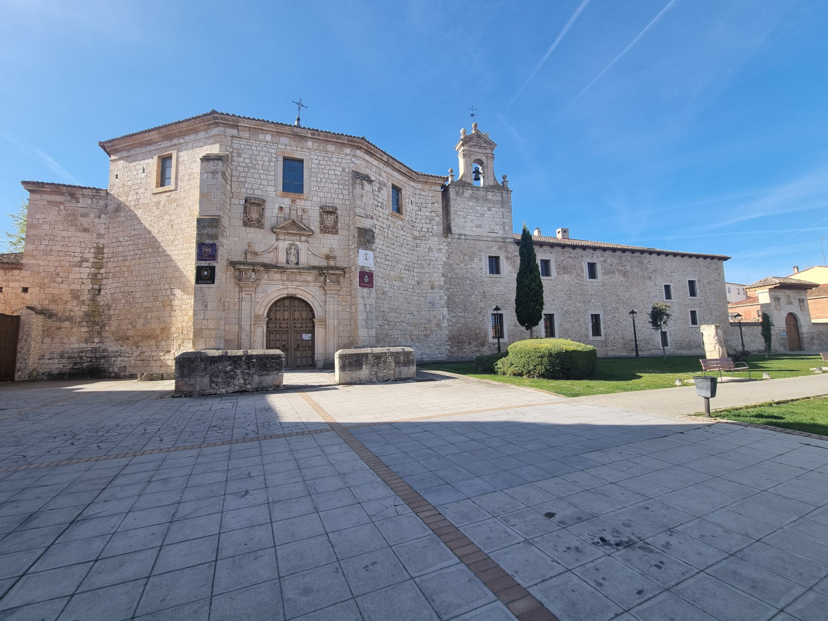 Convento de Santa Clara en la villa medieval de Peu00f1afiel