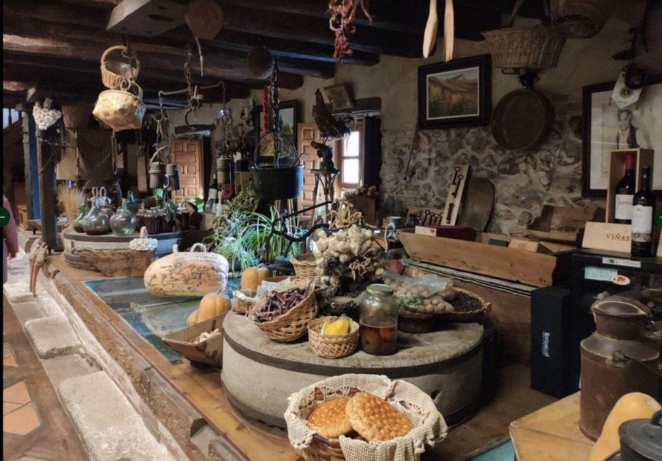 INTERIOR Restaurante Molino de Palacios