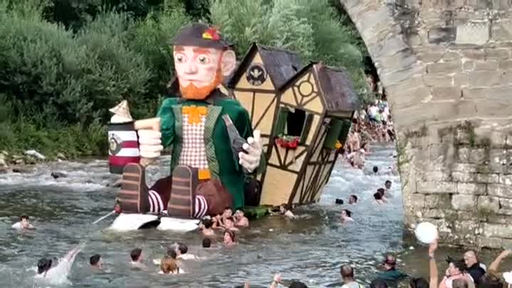 DESCENSO FOLKLÓRICO DEL RÍO NALÓN (ASTURIAS)