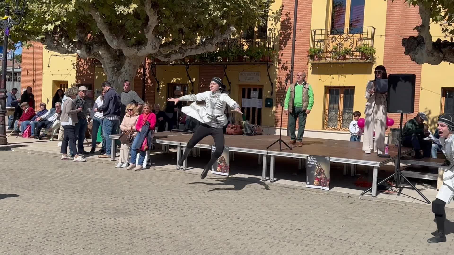 ACTUACION EN FRESNO DE LA VEGA, LEÓN DE LA ESCUELA DE DANZA GEORGIA